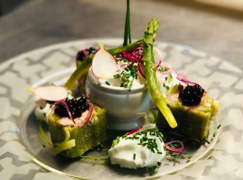 Hotel H�tel Lou Cale� Restaurant Le Rocher Des Abeilles