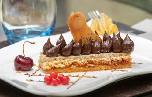 Hotel H�tel Lou Cale� Restaurant Le Rocher Des Abeilles