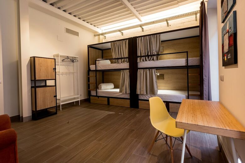 Hostal Hostel Nut
