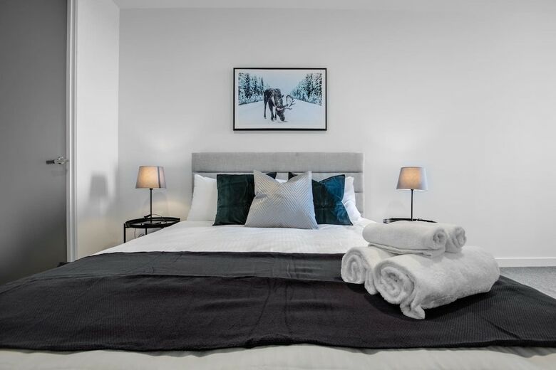 Elegant Apartment At Parkville