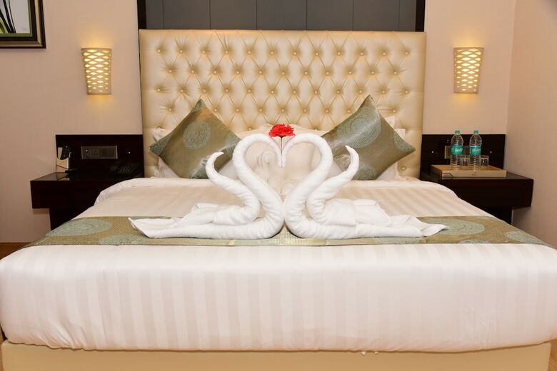 Hotel Om Clarks Inn Raebareli