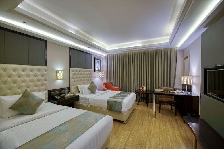 Hotel Om Clarks Inn Raebareli