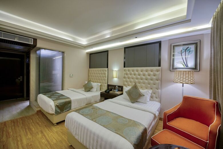 Hotel Om Clarks Inn Raebareli