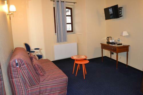 Hotel Les Hauts De Montreuil / Le Patio
