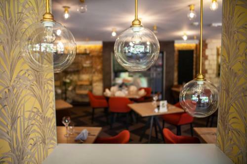 Hotel Les Hauts De Montreuil / Le Patio
