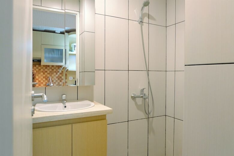 Elegant Studio Grand Kamala Lagoon Apartment