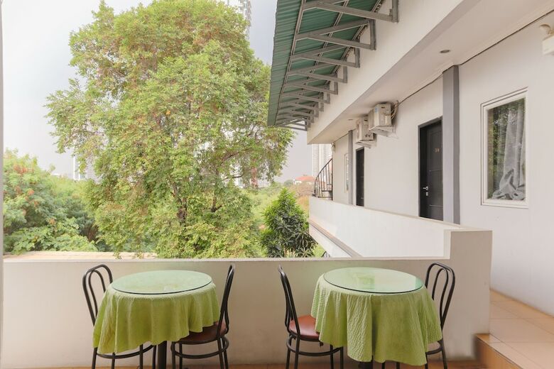 Hotel Oyo 1317 Pinnus Residence Syariah