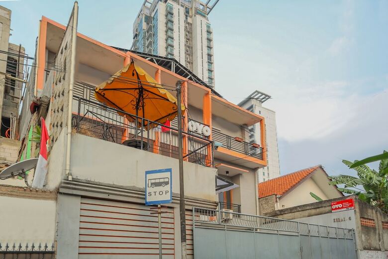 Hotel Oyo 1317 Pinnus Residence Syariah