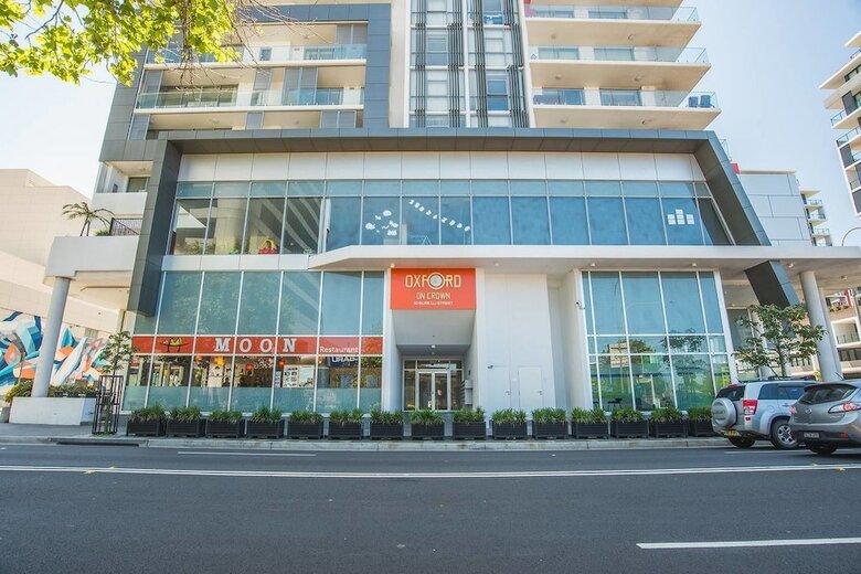Spacious Central Apartment Walking Distance To Beach