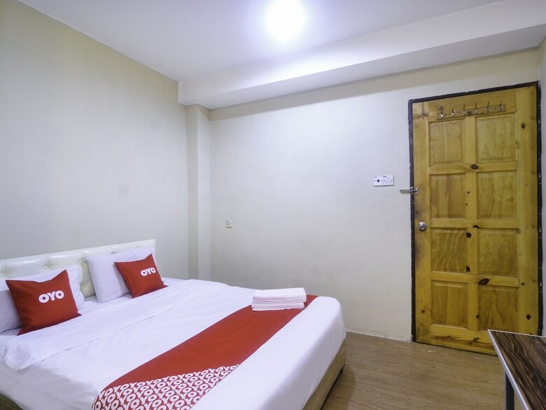 Hotel Oyo 44017 Lc Premium Stay