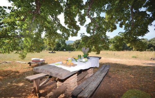 Holiday Home Le Tilleuil Du Bois De Poussel