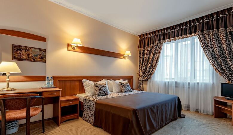Hotel Cronwell Nika Center