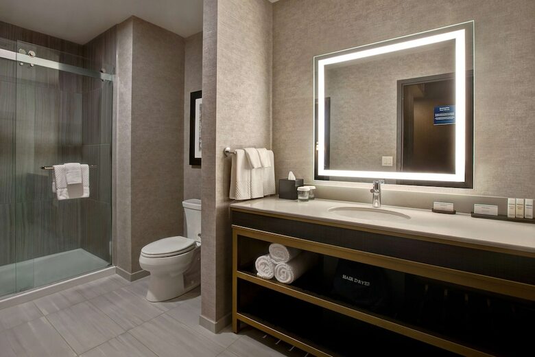 Hotel Embassy Suites By Hilton Rockford Riverfront