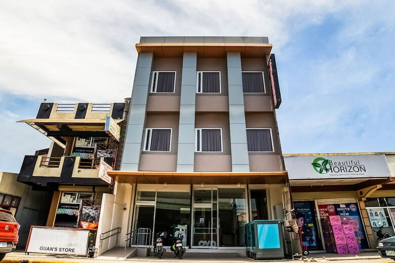 Hotel Oyo 256 Sakura Suites