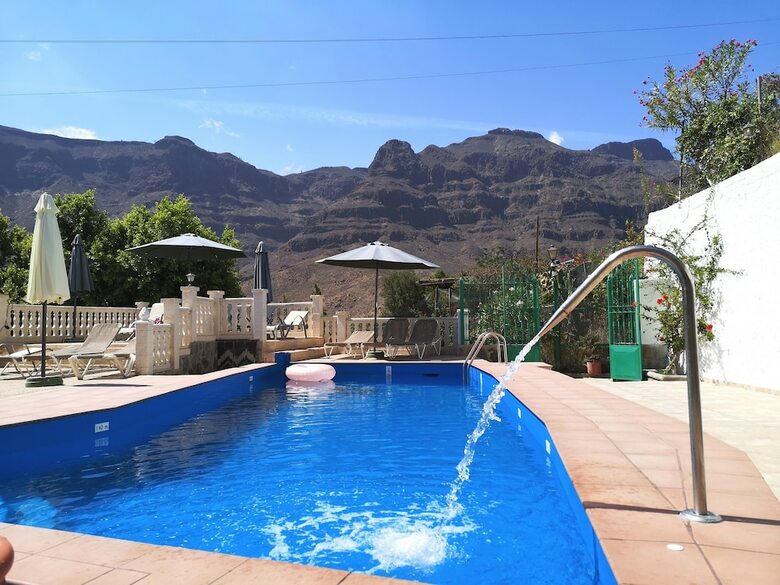 Aparthotel Finca Tom�s Y Puri