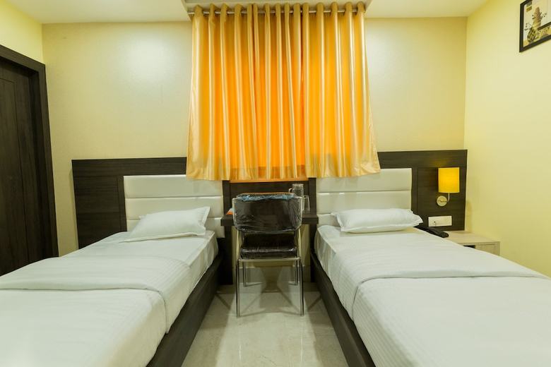 Hotel L N International