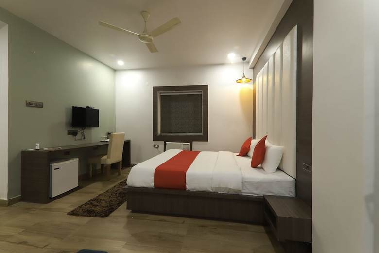 Hotel L N International