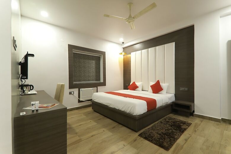 Hotel L N International