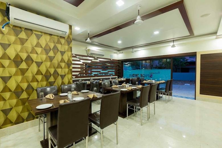 Hotel L N International