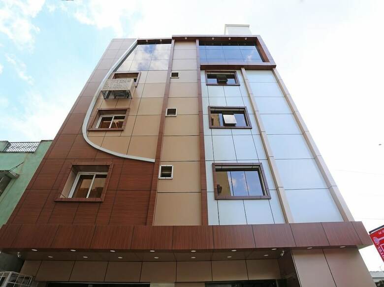 Hotel L N International