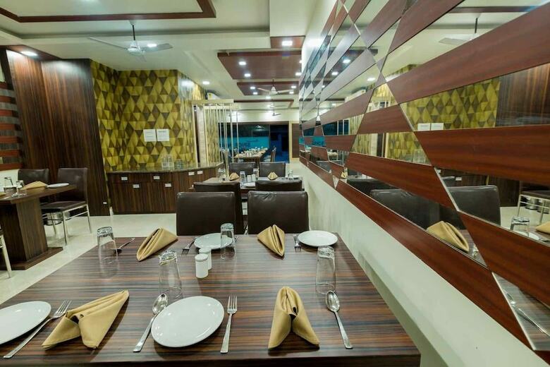 Hotel L N International