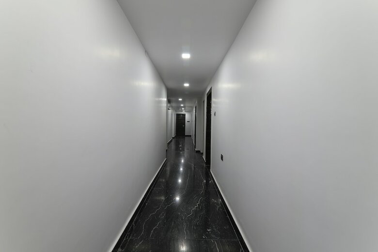Hotel L N International