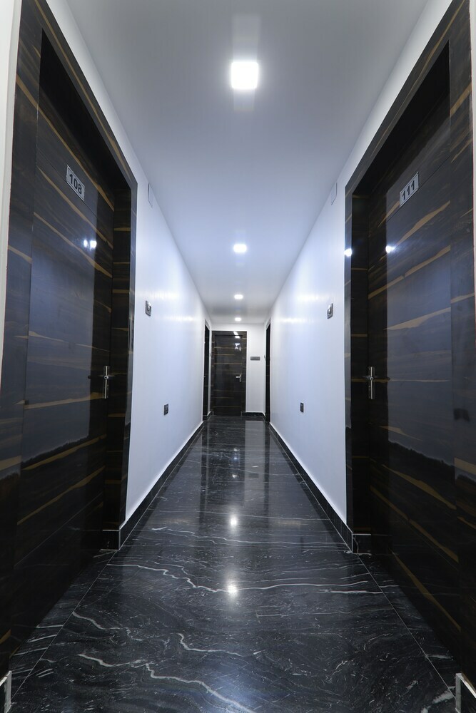 Hotel L N International