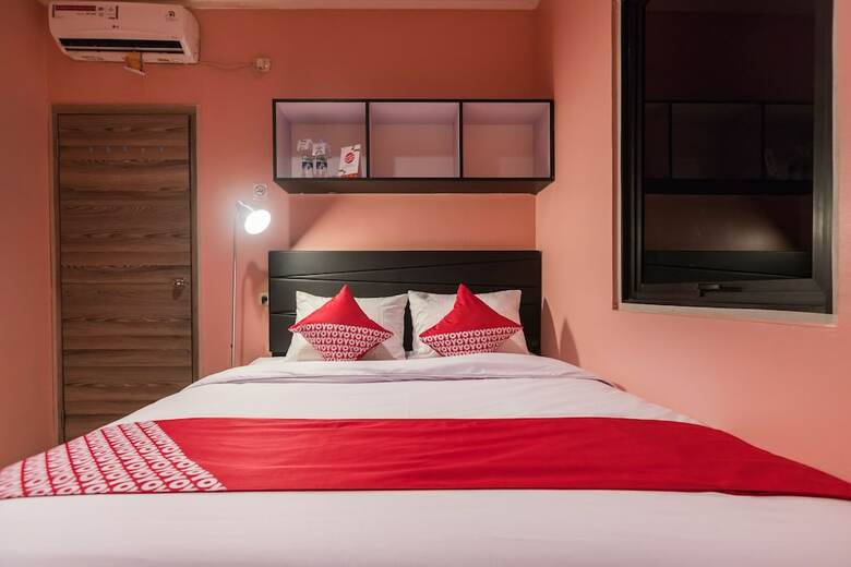 Hotel Oyo 1491 Sandang Residence