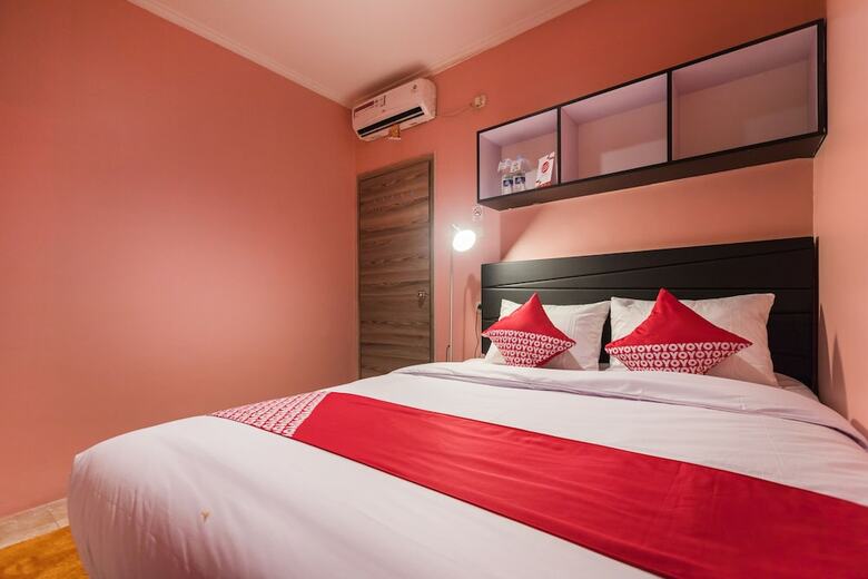 Hotel Oyo 1491 Sandang Residence
