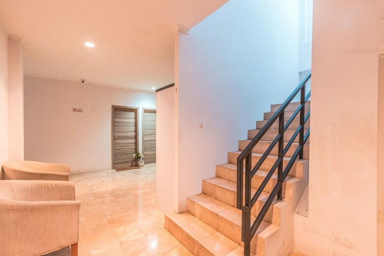 Hotel Oyo 1491 Sandang Residence