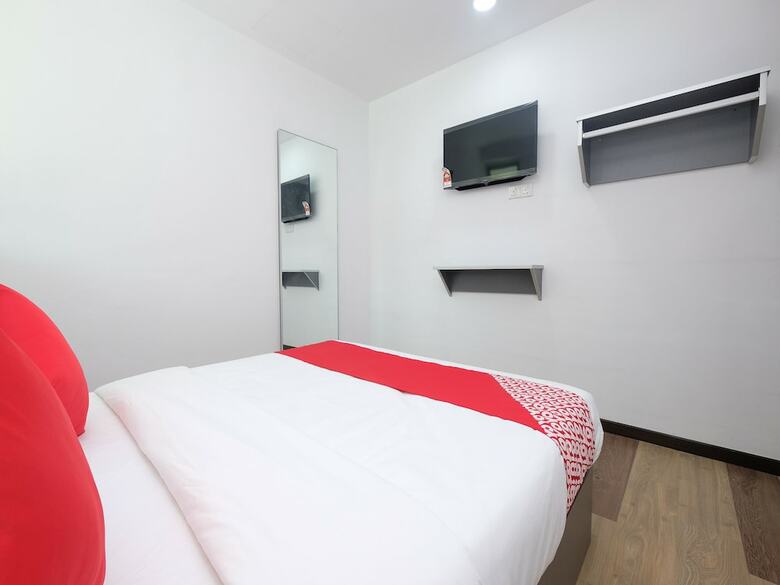 Oyo 44043 First Garden Hotel