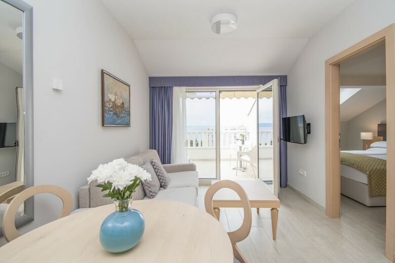 Aparthotel Flora