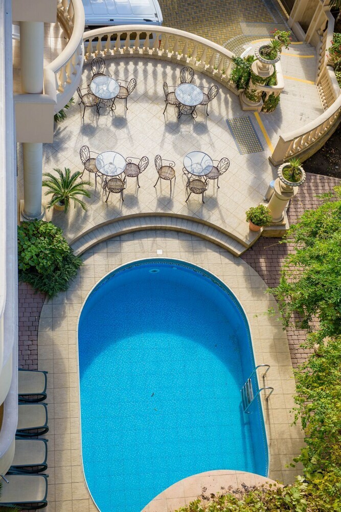Hotel Grace Nairi