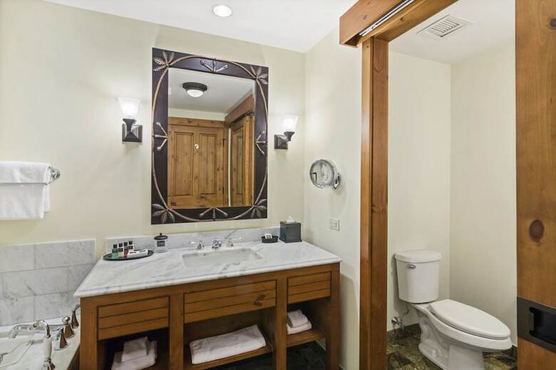 1228/1230 Double Studio @ The Lodge At Spruce Peak
