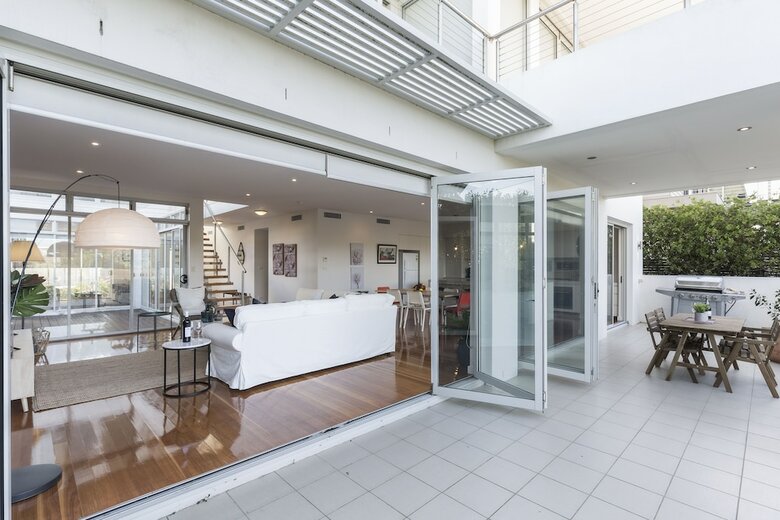 Sydney Seaside Contemporary Executive Living
