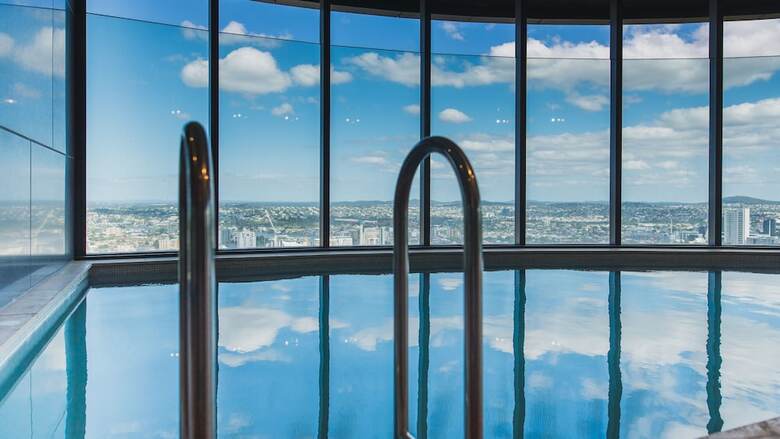 Sky High 2 Bedroom Apartment In Central Brisbane