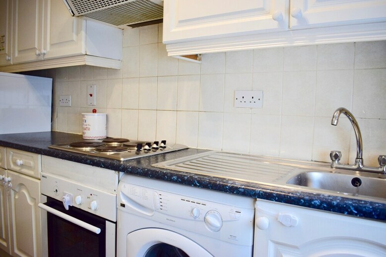 2 Bedroom Terraced House Near City Centre