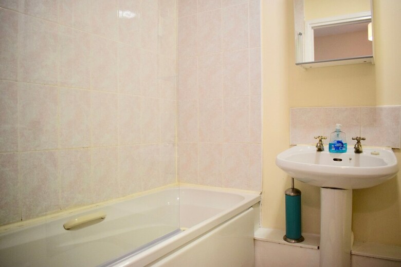 2 Bedroom Terraced House Near City Centre