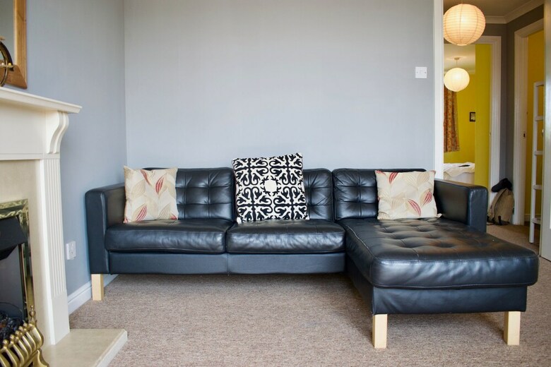 Bright 2 Bedroom Apartment Off Leith Walk