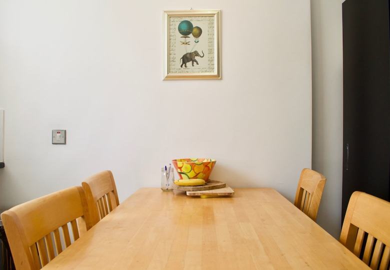 Bright And Central 3 Bedroom Apartment