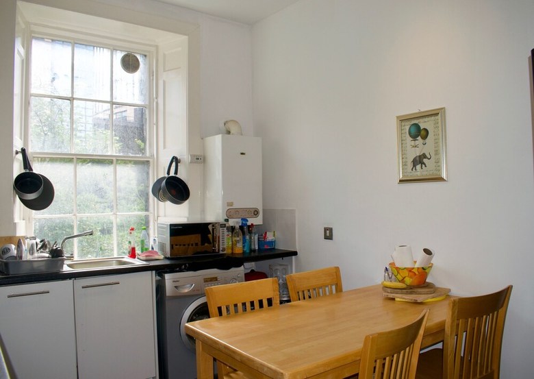 Bright And Central 3 Bedroom Apartment