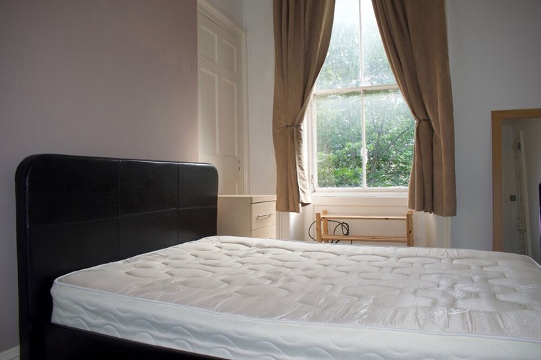 Bright And Central 3 Bedroom Apartment