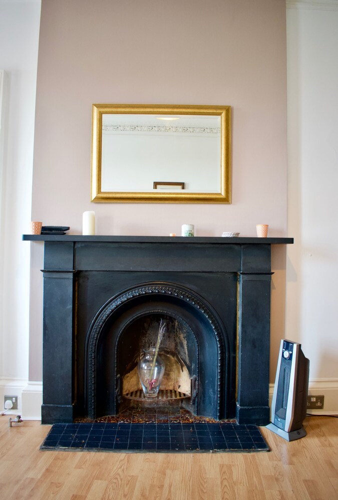 Bright And Central 3 Bedroom Apartment