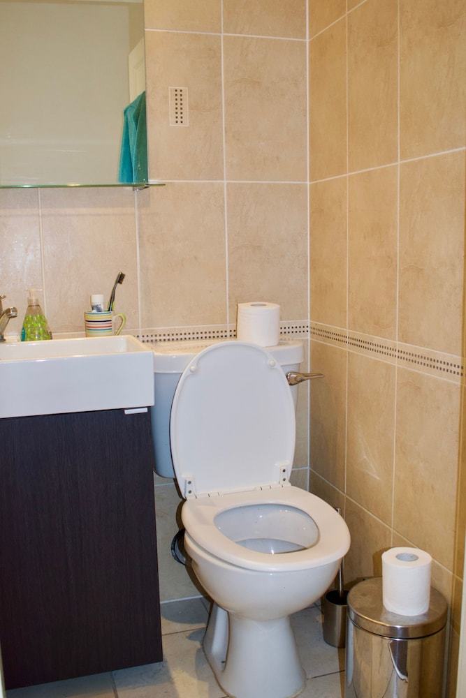 Bright And Central 3 Bedroom Apartment