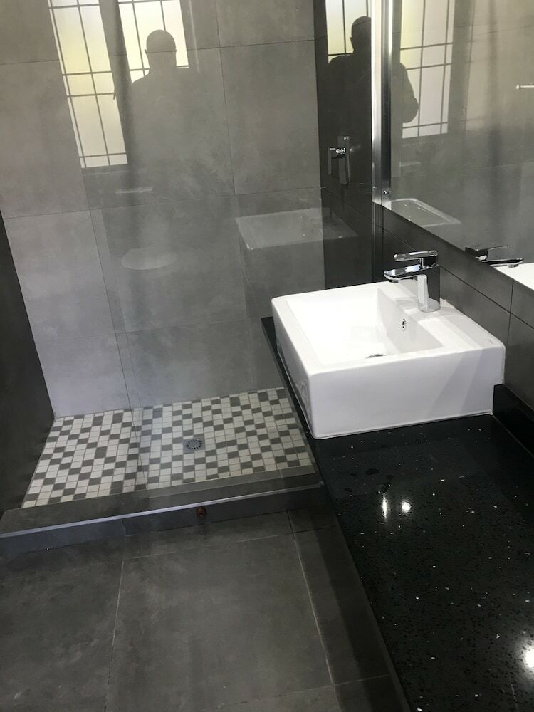 La Orchard Hotel