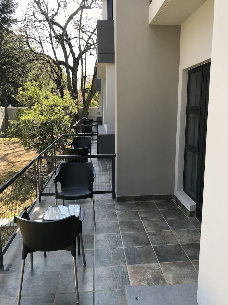 La Orchard Hotel