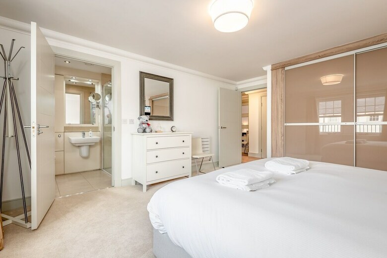 Kinness House Luxury Apartment
