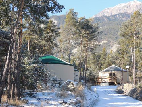 Parc R�sidentiel De Loisir : Le Loup Blanc Du Riou