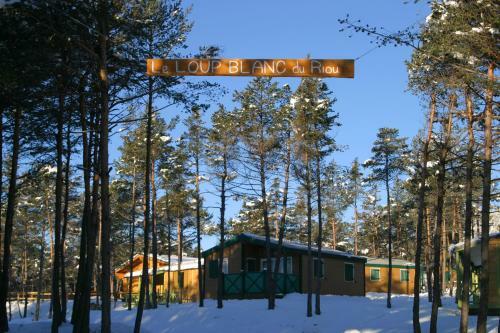 Parc R�sidentiel De Loisir : Le Loup Blanc Du Riou