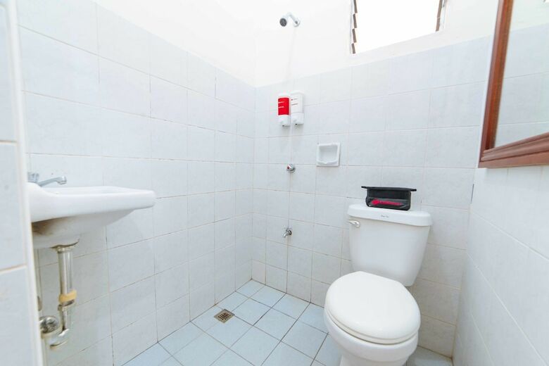 Hotel Reddoorz @ General Luna Davao